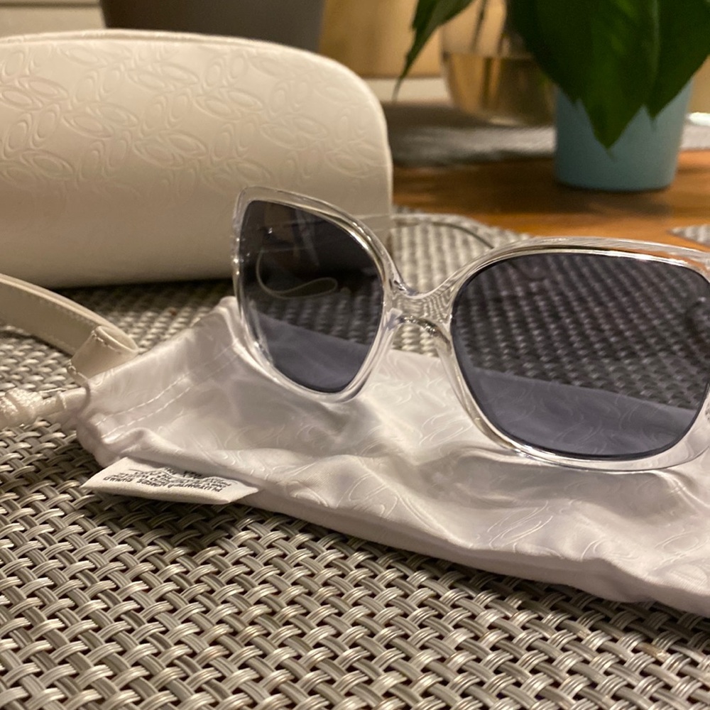 Oakleys sun glasses